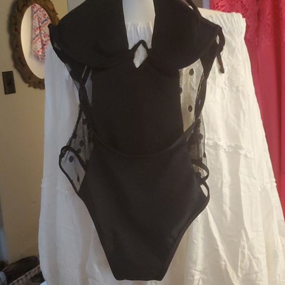Size small wom. black netted sides 1 piece polka - Picture 6 of 10